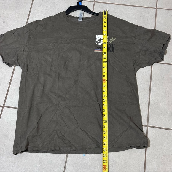 Gildan Men Vintage Green Military Apprediation Night Graphic T-Shirt size XL. - Picture 9 of 9